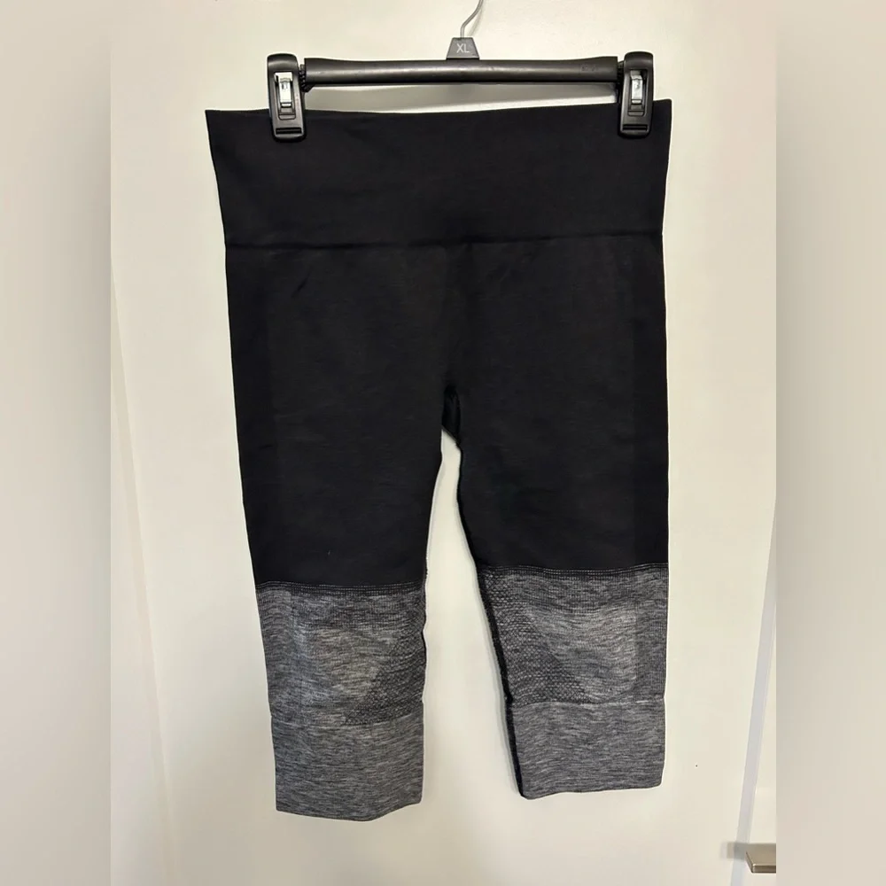 Like New Lululemon Seamlessly Street Crop